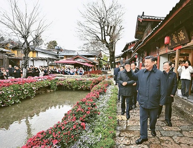 習(xí)近平：鍥而不舍落實(shí)中央八項(xiàng)規(guī)定精神，以優(yōu)良黨風(fēng)引領(lǐng)社風(fēng)民風(fēng)